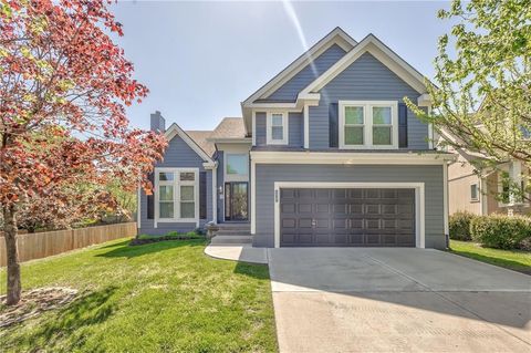 Photo of 16249 W 156th Terrace, Olathe, KS 66062 (MLS # 2616725)