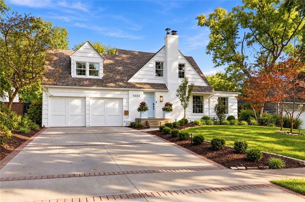 1222 W GREGORY BLVD, KANSAS CITY, MO 64114 - Image a9b4f05634dffb4e434bb44712e17db3/2631403647