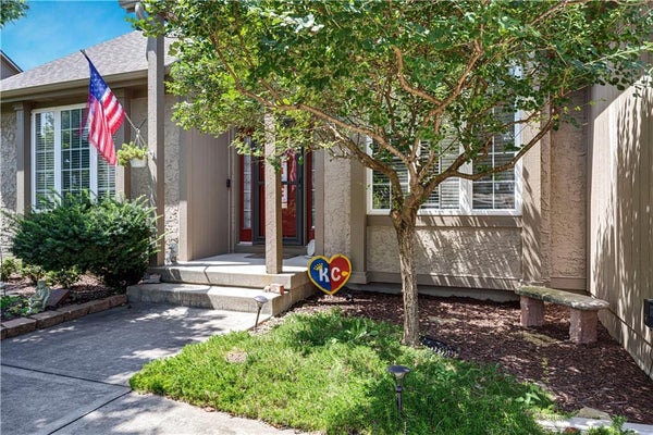 826 TRAILWAY DR, RAYMORE, MO 64083 - Image a9b6cdf81f3d491b1afdea1a2e0b2b4c/3162059158