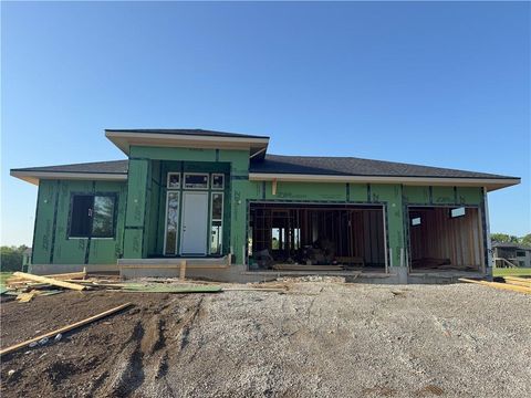 565 South Shore Drive Lake Winnebago MO 64034