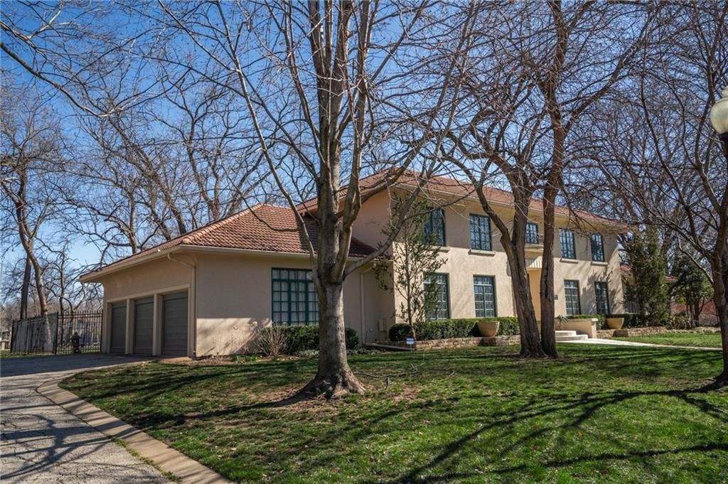 Photo of 4412 Nicklaus Drive, Lawrence, KS 66047 (MLS # 2607598)