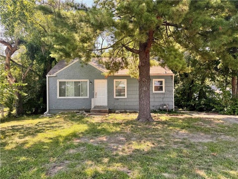 Photo of 11108 Bennington Avenue, Kansas City, MO 64134 (MLS # 2637483)