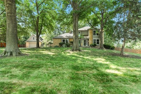 Photo of 12305 W 150th Terrace, Olathe, KS 66062 (MLS # 2631968)