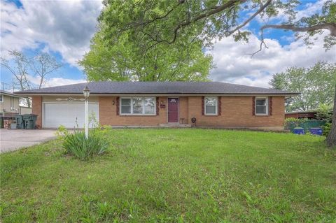 301 NW 73rd Street, Gladstone, MO 64118 - MLS#: 2548715