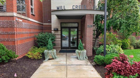 Photo of 4521 Wornall Road #106, Kansas City, MO 64111 (MLS # 2645774)
