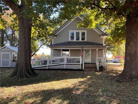 215 W Walnut Street, Belton, MO 64012 - MLS#: 2585144