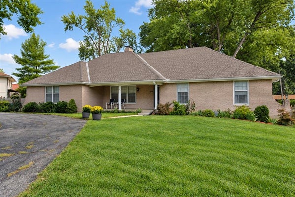 3609 BLUE RIDGE BLVD, INDEPENDENCE, MO 64052 - Image aa2ea1730b347de959f86b26a0d4e77f/3089334769
