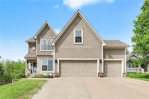 Photo of 1606 Curtis Drive, Greenwood, MO 64034 (MLS # 2617647)