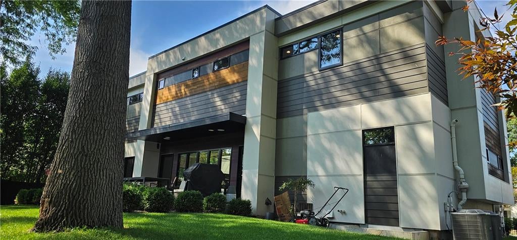 3521 W 73rd Street