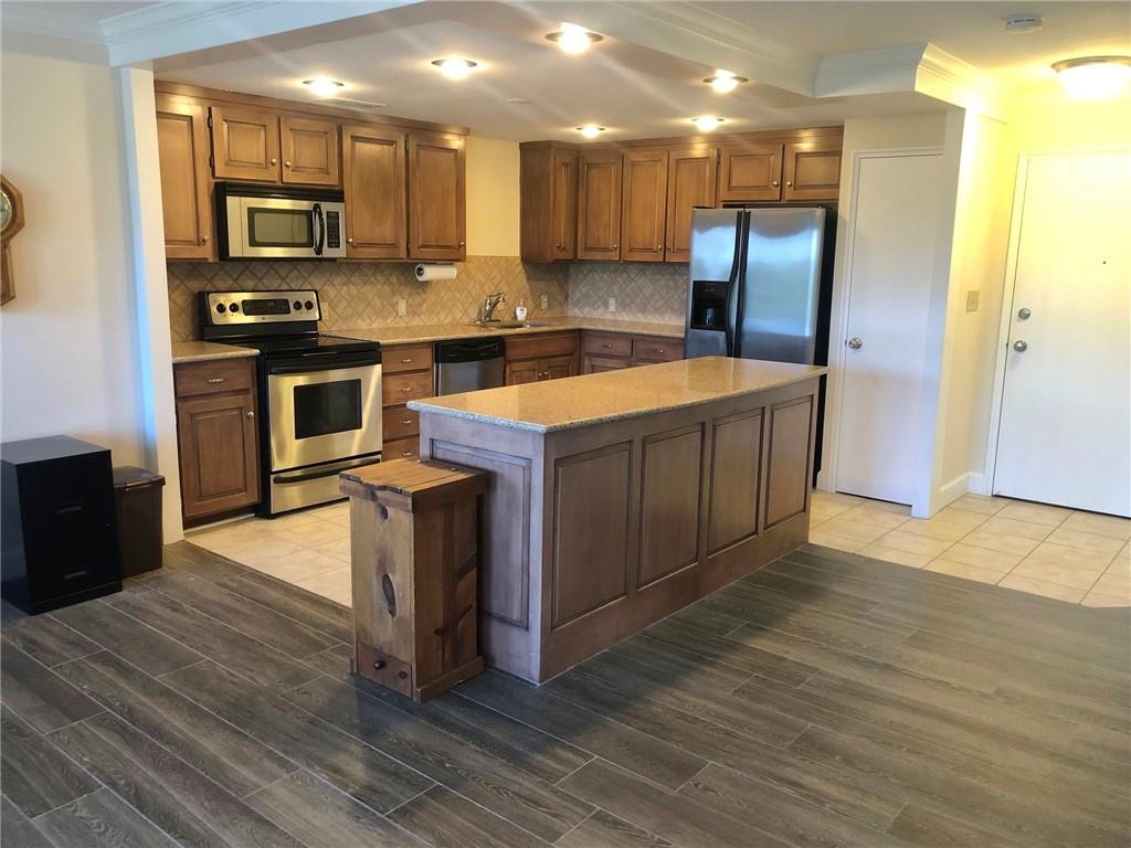 221 W 48th Street 905