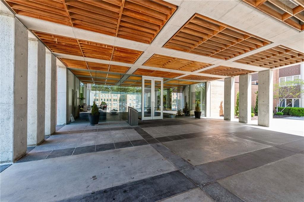 221 W 48th Street 905