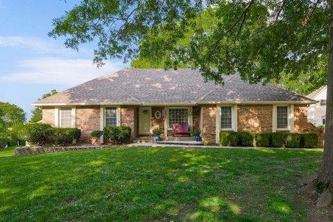 Photo of 1801 NE Abbey Lane, Lees Summit, MO 64086 (MLS # 2625192)