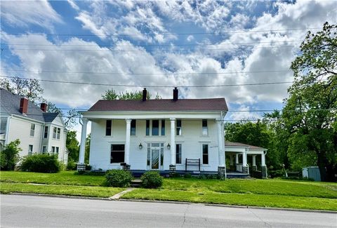 Photo of 121 W Royle Street, Richmond, MO 64085 (MLS # 2617442)