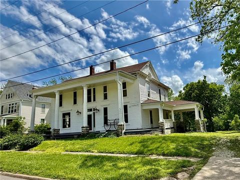 Photo of 121 W Royle Street, Richmond, MO 64085 (MLS # 2617442)