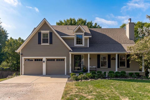Photo of 18401 W 114th Terrace, Olathe, KS 66061 (MLS # 2646414)