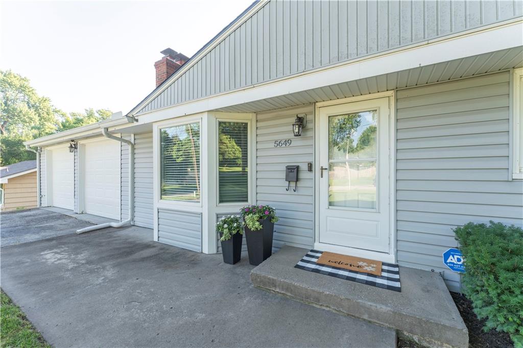5649 Perry Lane
