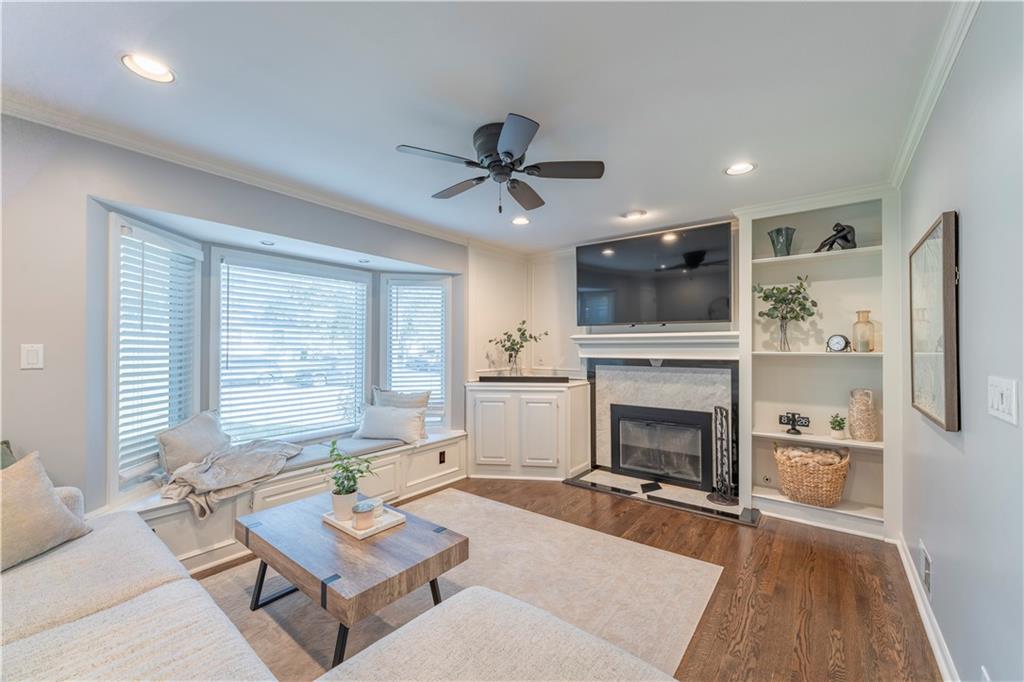 5649 Perry Lane
