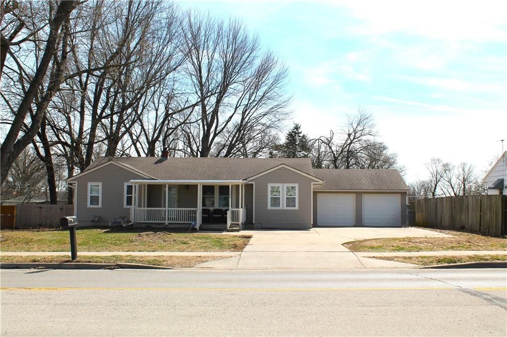 Photo of 14309 E 39th Street, Independence, MO 64055 (MLS # 2607615)
