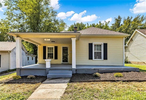 Photo of 417 E Walnut Street, Independence, MO 64050 (MLS # 2638634)