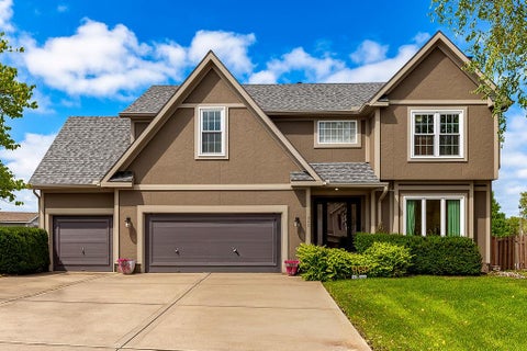 Photo of 9921 N Highland Place, Kansas City, MO 64155 (MLS # 2647948)