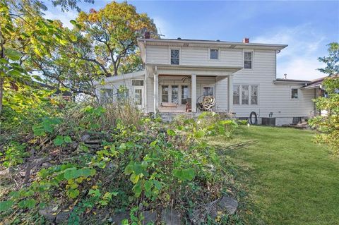 Photo of 2209 NE 39th Terrace, Kansas City, MO 64116 (MLS # 2584976)