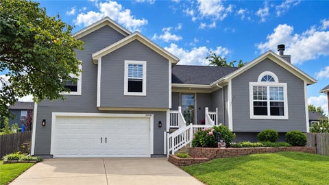 Photo of 20941 W 226th Street, Spring Hill, KS 66083 (MLS # 2644369)