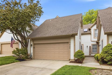Photo of 2426 W 137th Place, Overland Park, KS 66224 (MLS # 2617666)