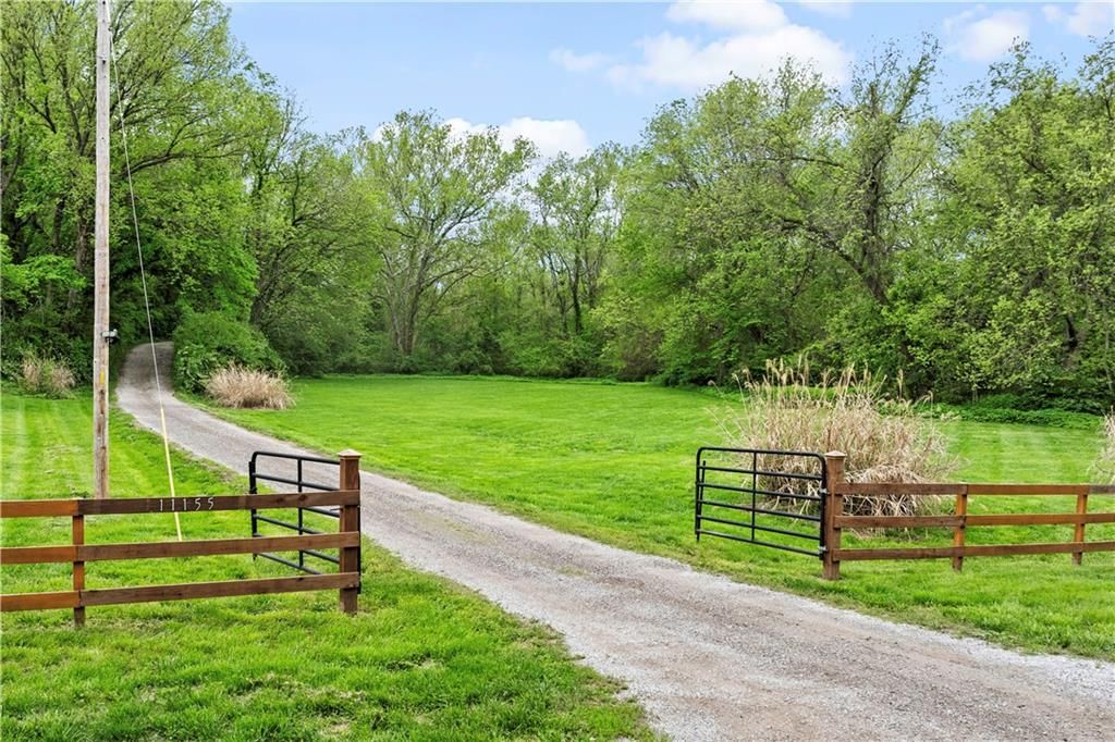 Photo of 11155 Hubbard Road, Kansas City, KS 66109 (MLS # 2608033)