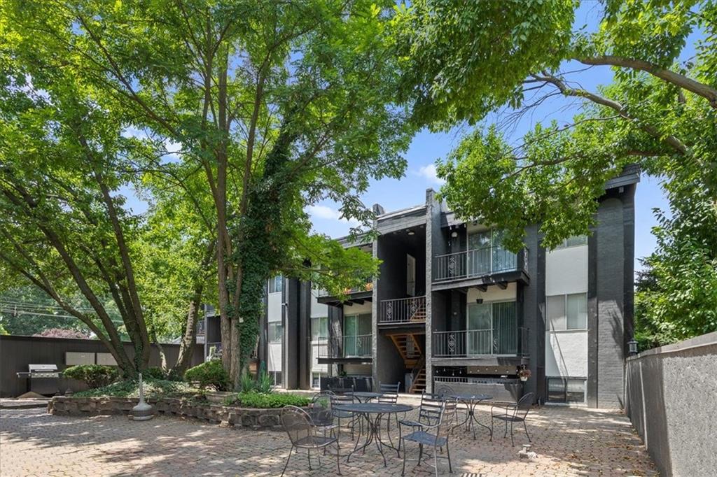 809 W 40th Street 19