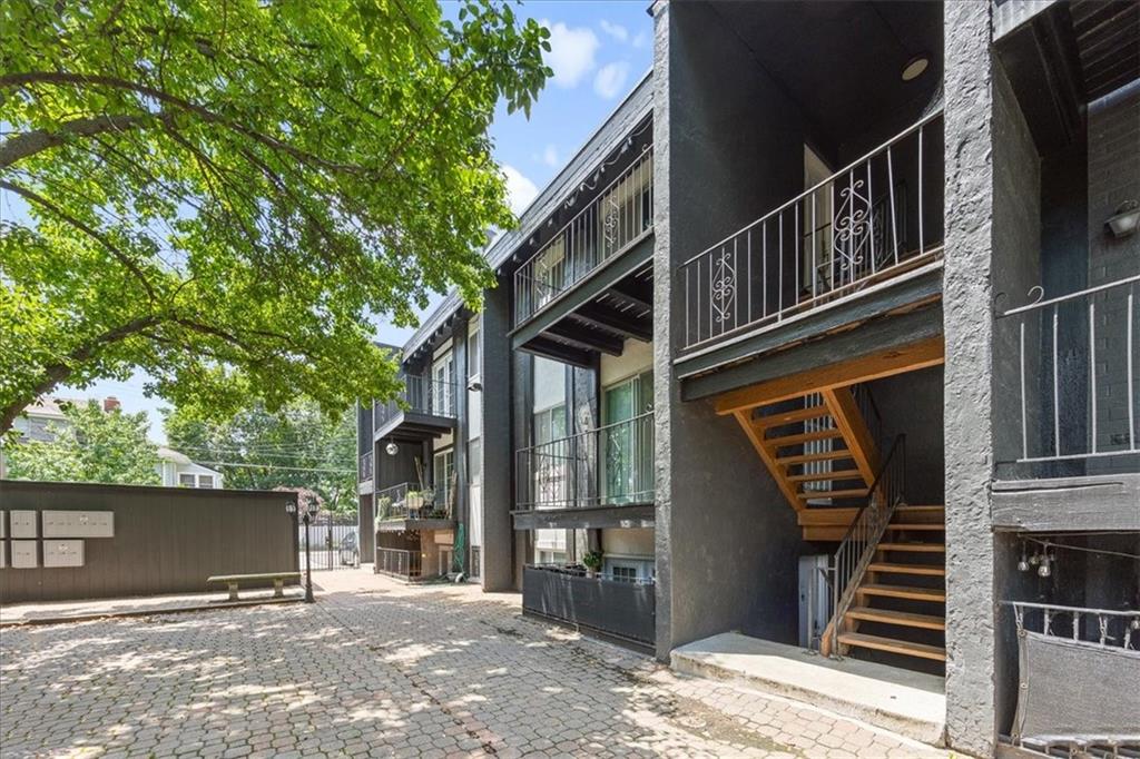 809 W 40th Street 19