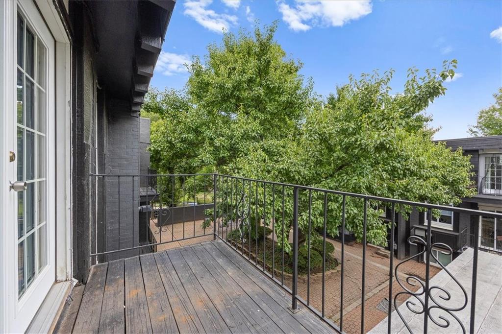 809 W 40th Street 19