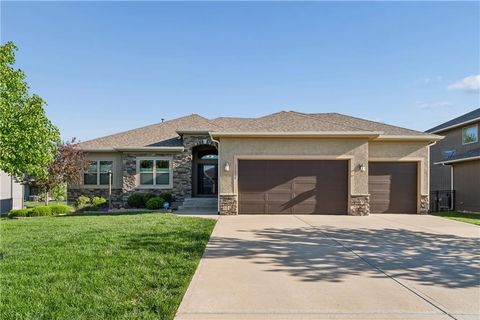 Photo of 17218 W 197TH Place, Spring Hill, KS 66083 (MLS # 2618908)