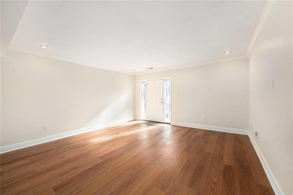 524 W 10th Street