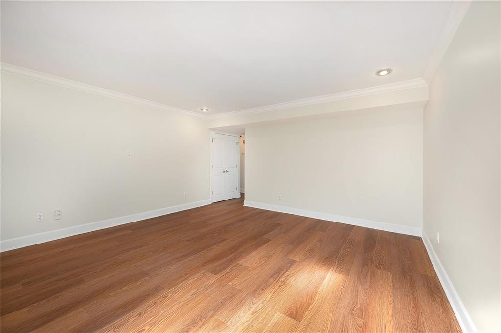 524 W 10th Street