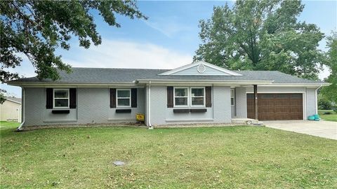 Photo of 1712 Hillcrest Drive, Trenton, MO 64683 (MLS # 2583707) Photo of 1712 Hillcrest Drive, Trenton, MO 64683 (MLS # 2583707)