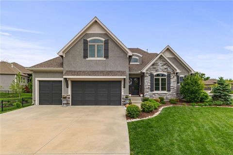 Photo of 11607 W 158th Terrace, Overland Park, KS 66221 (MLS # 2616293)