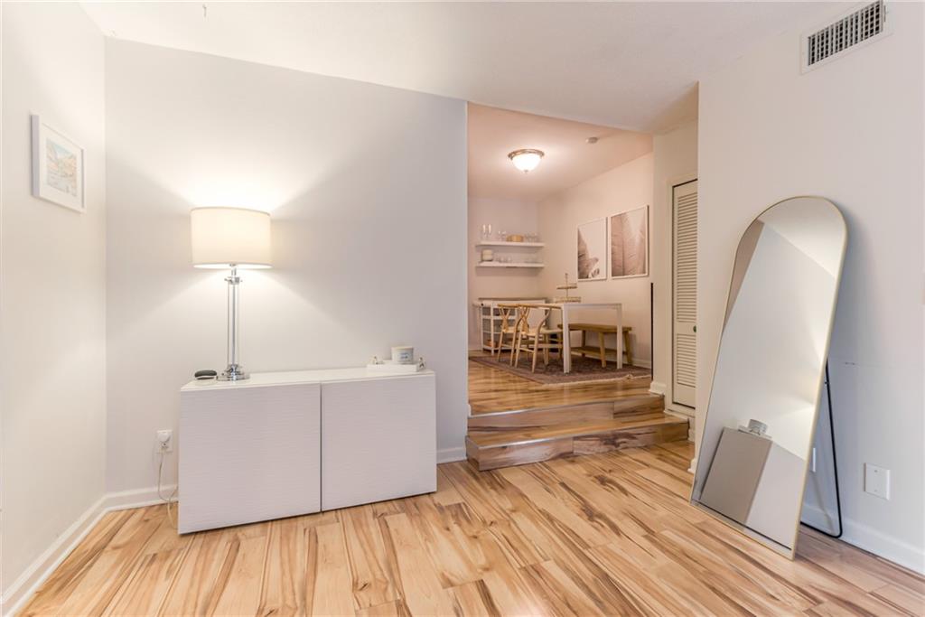3606 Gillham Road 25