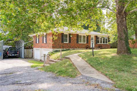Photo of 903 West Street, Tonganoxie, KS 66086 (MLS # 2637046)