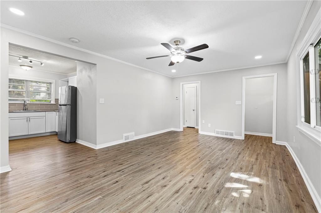2320 W 76th Street