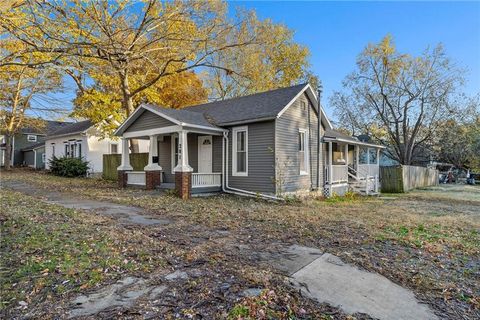 201 E Miami Street, Paola, KS 66071 - #: 2587405