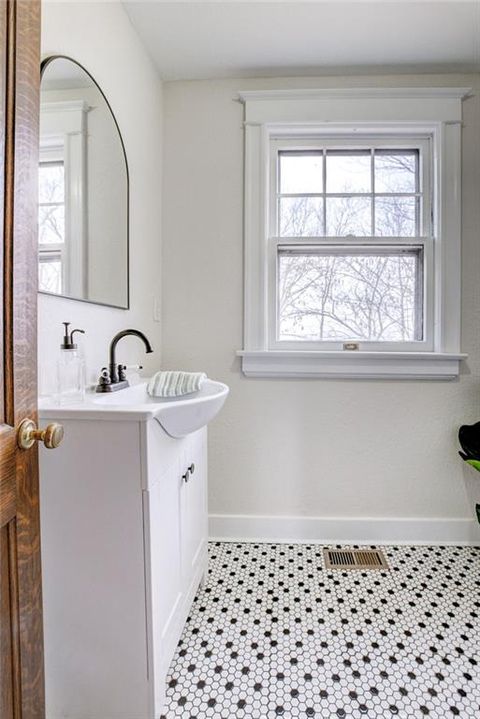 Tiny photo for 316 E Doniphan Street, Liberty, MO 64068 (MLS # 2615938)