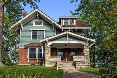 Photo of 316 E Doniphan Street, Liberty, MO 64068 (MLS # 2615938)