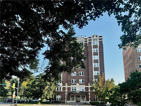 Photo of 323 E Emanuel Cleaver II Boulevard #3E, Kansas City, MO 64112 (MLS # 2638139)