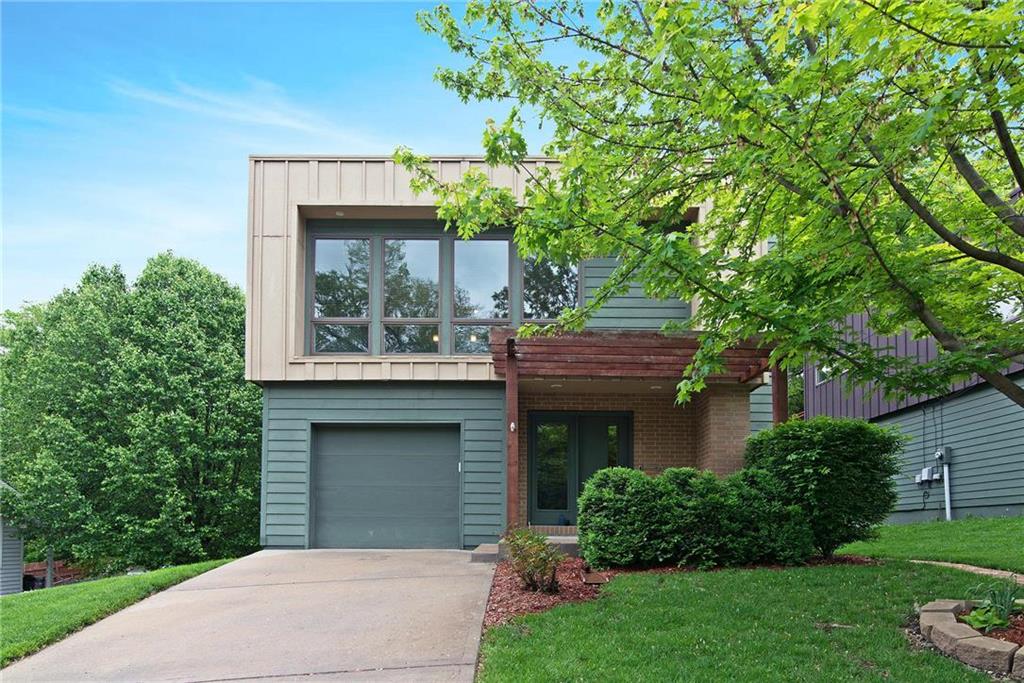 Photo 1 of 20 — 3815 S MINNIE Street, Kansas City, KS 66103