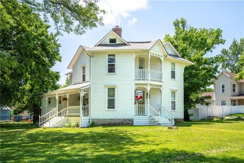 Photo of 303 W 3rd Street, Chanute, KS 66720 (MLS # 2620915)