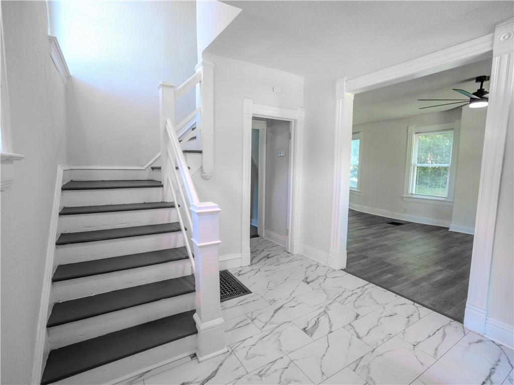 2011 MONTGALL Avenue