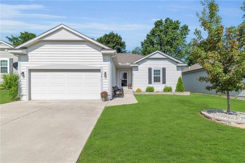 114 N Carriage Meadows Trail Peculiar MO 64078