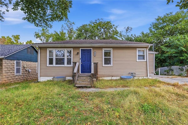 179 NOVAK ST, SUGAR CREEK, MO 64054 - Image aba8b904c8d22d0669e12a93908b5fcb/101733929
