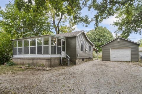 1530 S Pearl Street Independence MO 64055