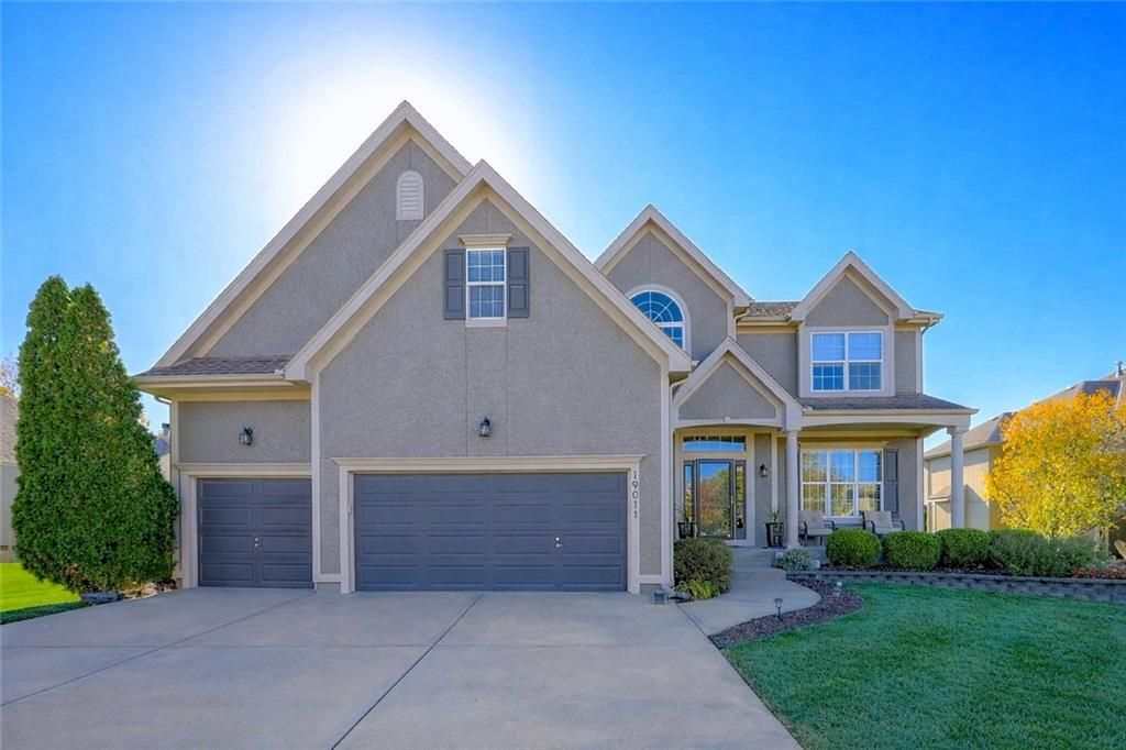 Photo of 19011 W 99th Street, Lenexa, KS 66220 (MLS # 2608002)